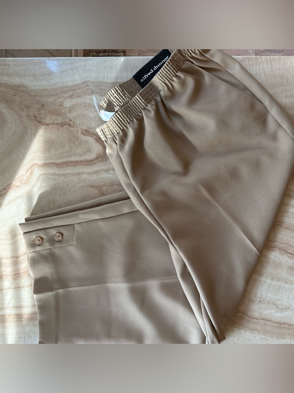 💫NWT ALFRED DUNNER TAN CAPRI PANTS-

WOMENS SIZE 18W TRADITIONAL FIT
